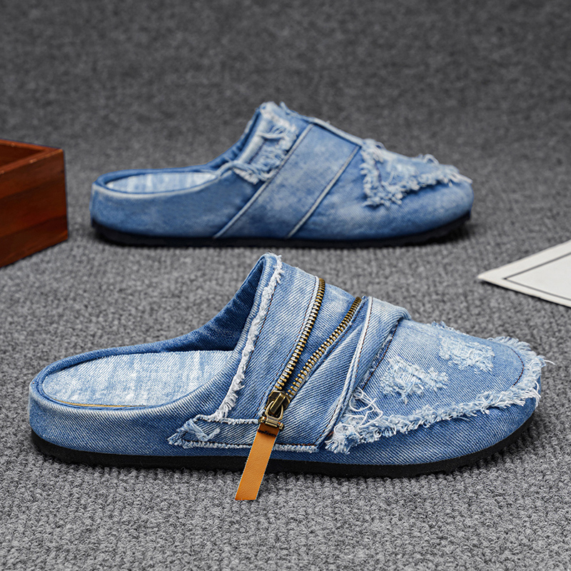 Hellblaue Denim-Mules mit Ausgefransten Kanten, Distressed-Look und Metallreißverschluss-Design, Einfacher Slip-On-Stil, Retro-Trendig und Vielseitig
