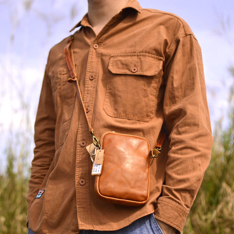 AETOO bolsa de ombro masculina, couro bronzeado vegetal vintage, mochila casual de couro de vaca, mini bolsa tiracolo, nova bolsa para celular