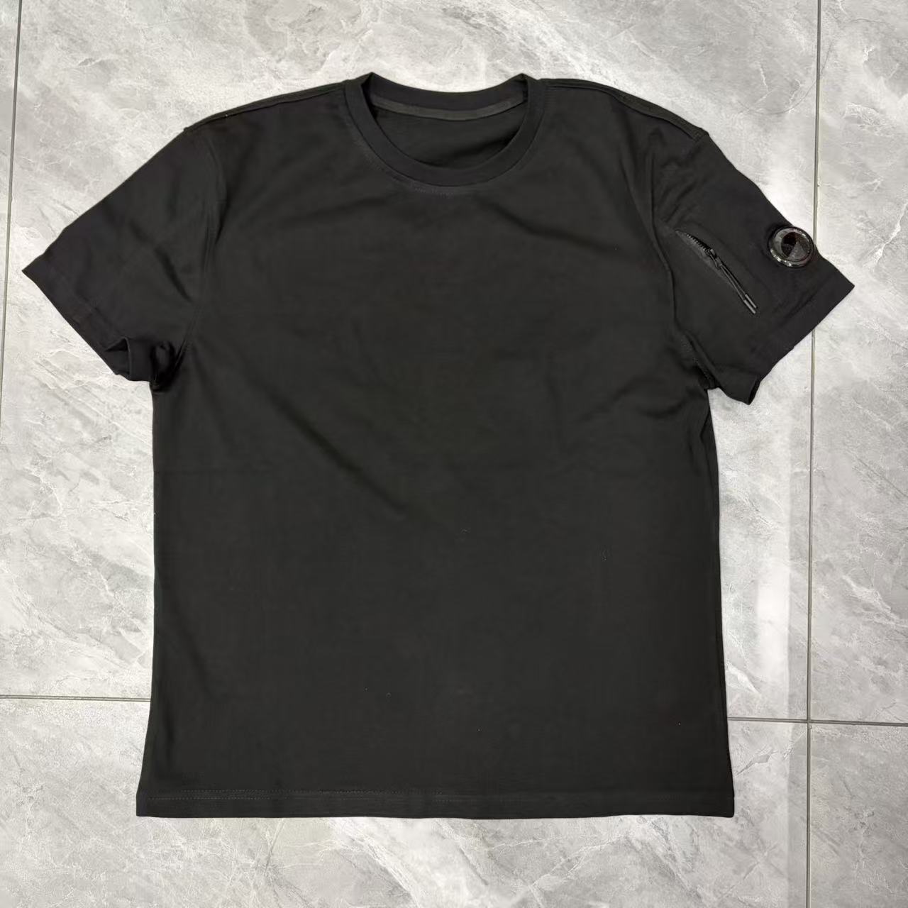 Letni T-shirt z krótkim rękawem i okrągłym dekoltem, męski swobodny top z kieszenią, bawełniany, pochłaniający pot i oddychający modny T-shirt.