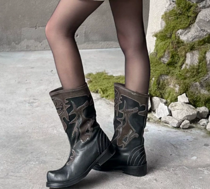 Bottes de cowboy noires style rétro brodées à bout pointu mi-mollet pour femmes ou hommes, talons bas épais, design à enfiler, grandes tailles