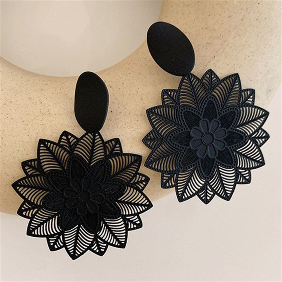 Anting-anting Juntai bunga warna hitam Punk antik untuk wanita anting-anting sayap hati geometris Gotik berlebihan perhiasan pesta