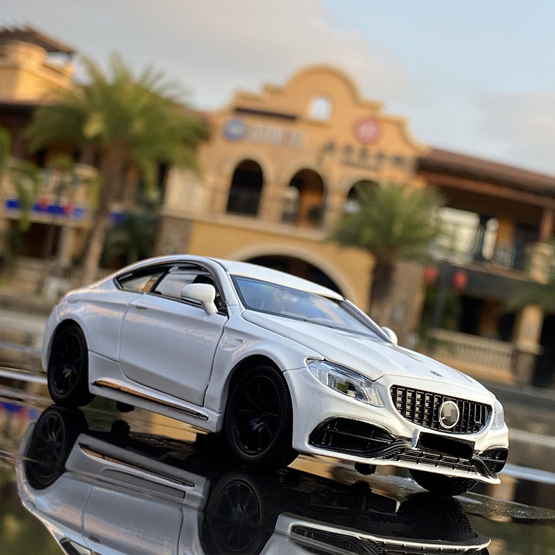 Modelo de coche deportivo de aleación de Benz C63S Coupe, vehículo de juguete de Metal fundido a presión, colección de modelos de coche, simulación de sonido y luz, regalo para niños, 1:32