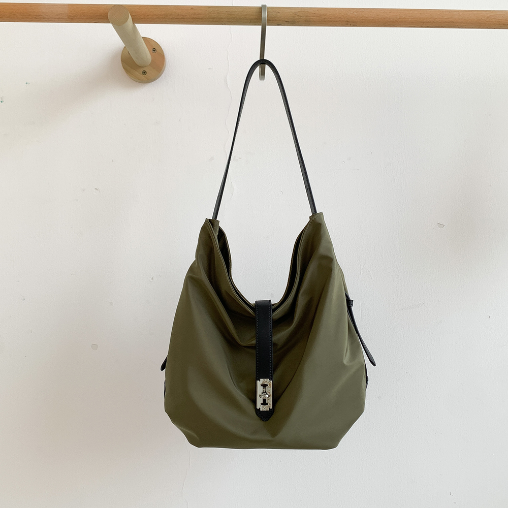 Koreaanse stijl, lui, casual patchwork tas voor onder de arm, zomer 2026 nieuw, grote capaciteit, nylon handtas/schoudertas