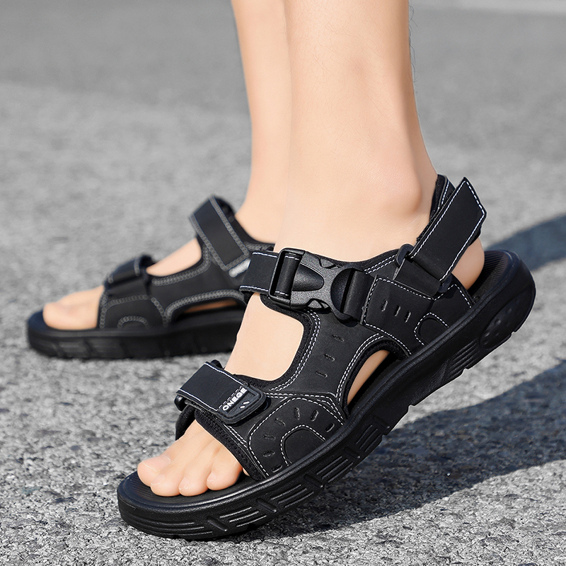 Een paar herensandalen, zomer nieuwe trendy sportbovenkleding, antislip, slijtvast, rijpantoffels met zachte zolen, strandschoenen voor heren