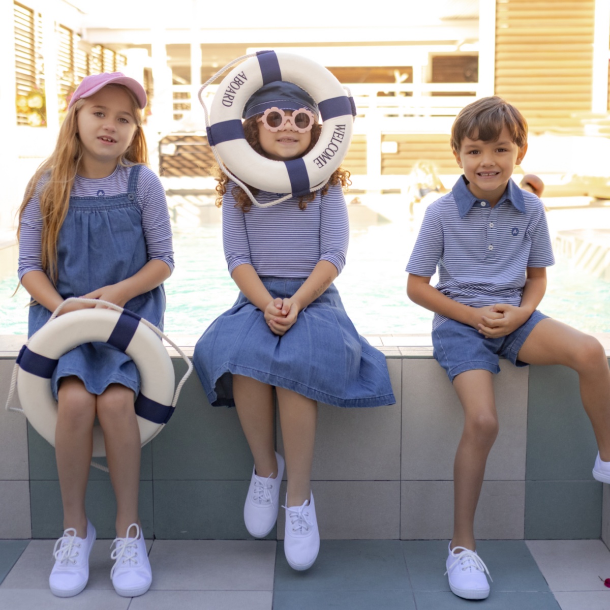 Colección de mezclilla azul AP SS26 para niños y niñas, moda primavera-verano, jeans, falda plisada, jersey, camisa, ropa familiar.