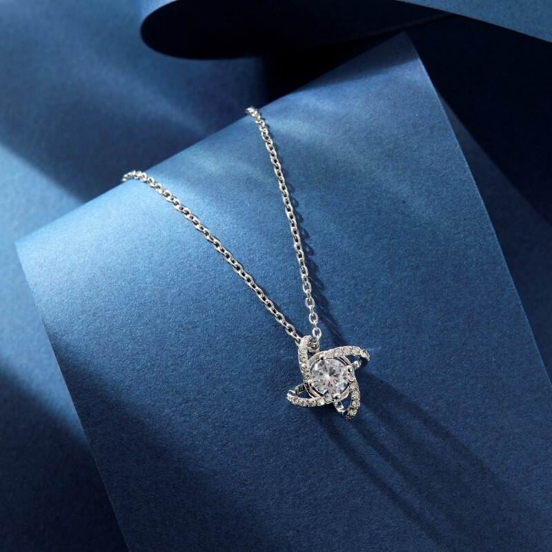 Collier en acier couleur document pour dames, vent froid, quatre cuir chevelu Everver avec diamants, pendentif en laiton, bijoux, 1 pièce