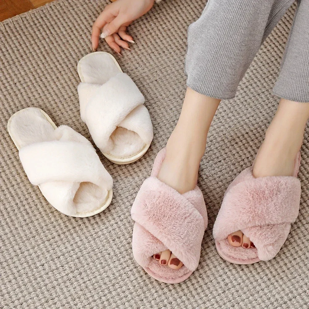 Zapatillas de casa de invierno para mujer, zapatos cálidos de piel sintética a la moda, zapatos planos sin cordones para mujer, chanclas femeninas, cómodas zapatillas peludas para el hogar en negro y rosa