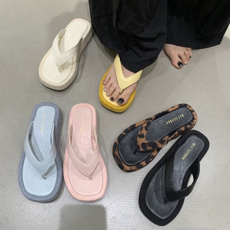 Sandal Wanita Kasual 2026 BARU dengan Platform, Sandal Pantai Karet Wanita, Sandal Jepit Mewah Женская Обувь