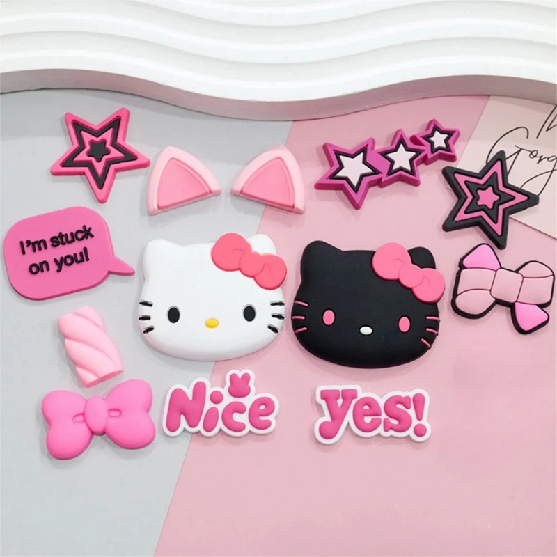 Nuovi adorabili ciondoli per scarpe Hello Kitty Set 13 disegni unici per zoccoli e sandali Regalo simpatico cartone animato per bomboniere di Natale
