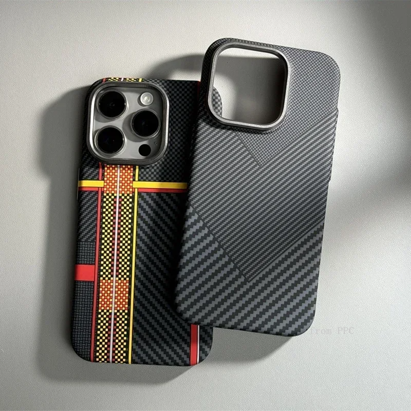 Casing iPhone 17 16 15 14 Pro Max Serat Karbon Abstrak Geometris untuk MagSafe Cover Pengisian Daya Magnetik Pelindung Kamera Funda