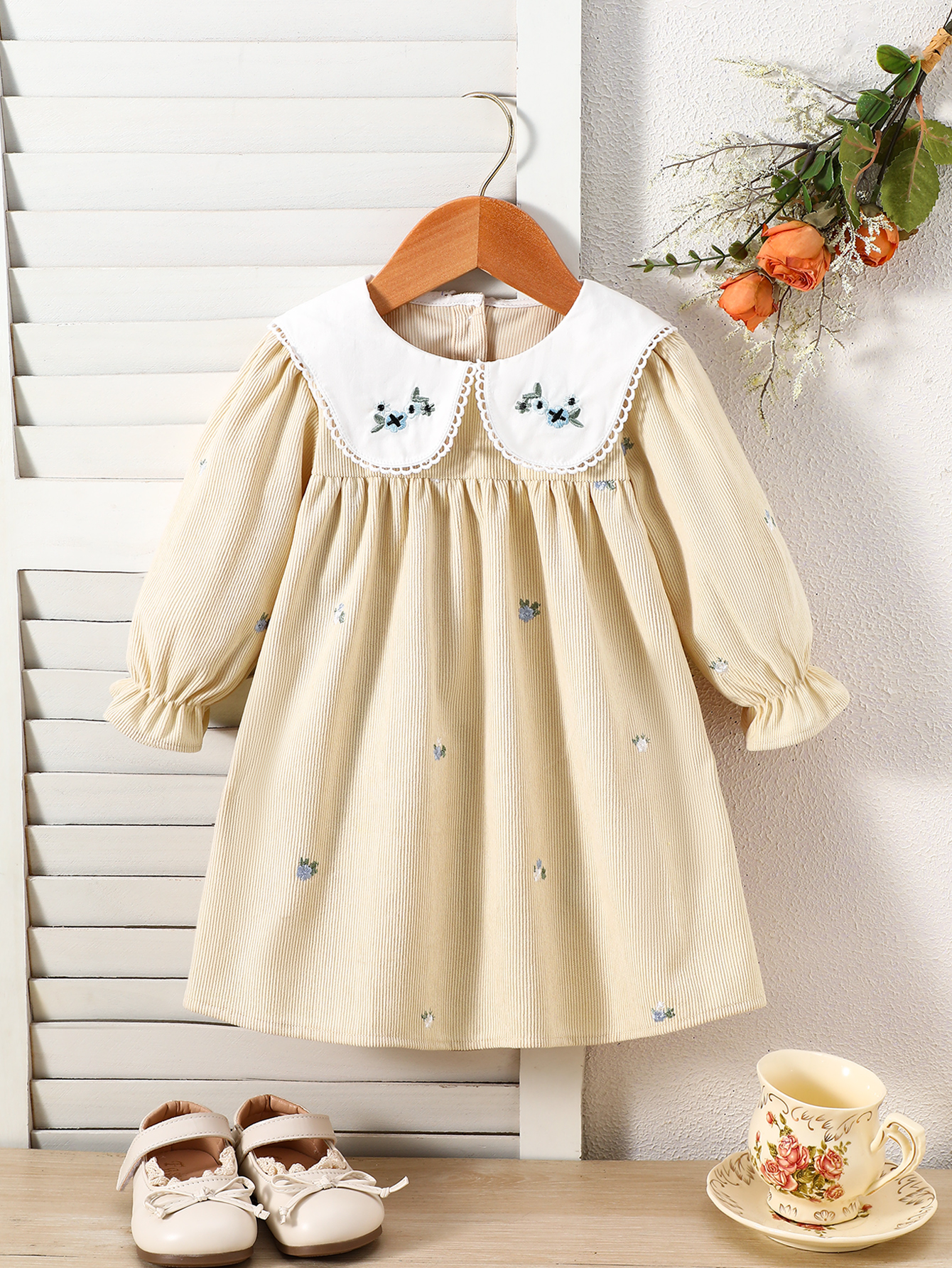 Vestido de Corduroy com Bordado Floral para Crianças Pequenas, Gola Bordada em Cores Contrastantes, Vestido de Manga Longa para Meninas para Primavera, Outono e Inverno, Estilo Casual Versátil