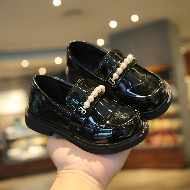 Meninas sapatos de couro para festa escolar casamento crianças mocassins pretos deslizamento-em apartamentos moda estilo britânico pérolas miçangas novo