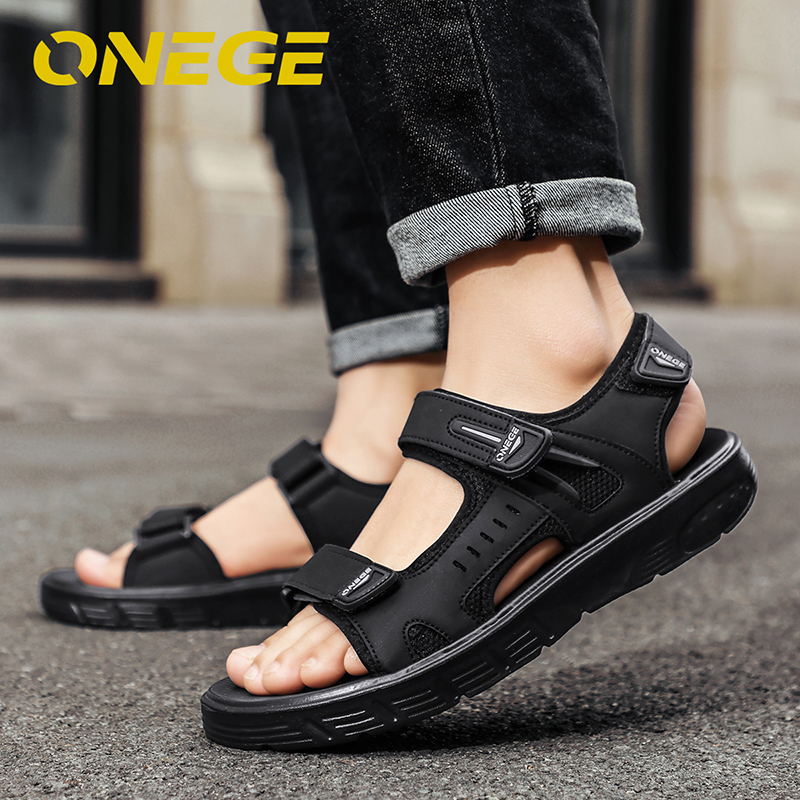 Ein Paar neue rutschfeste Sommersandalen für Herren, Sport-Outdoor-Schuhe, verschleißfeste Fahrerschuhe, lässige Strandschuhe für Jugendliche in großen Größen mit weicher Sohle