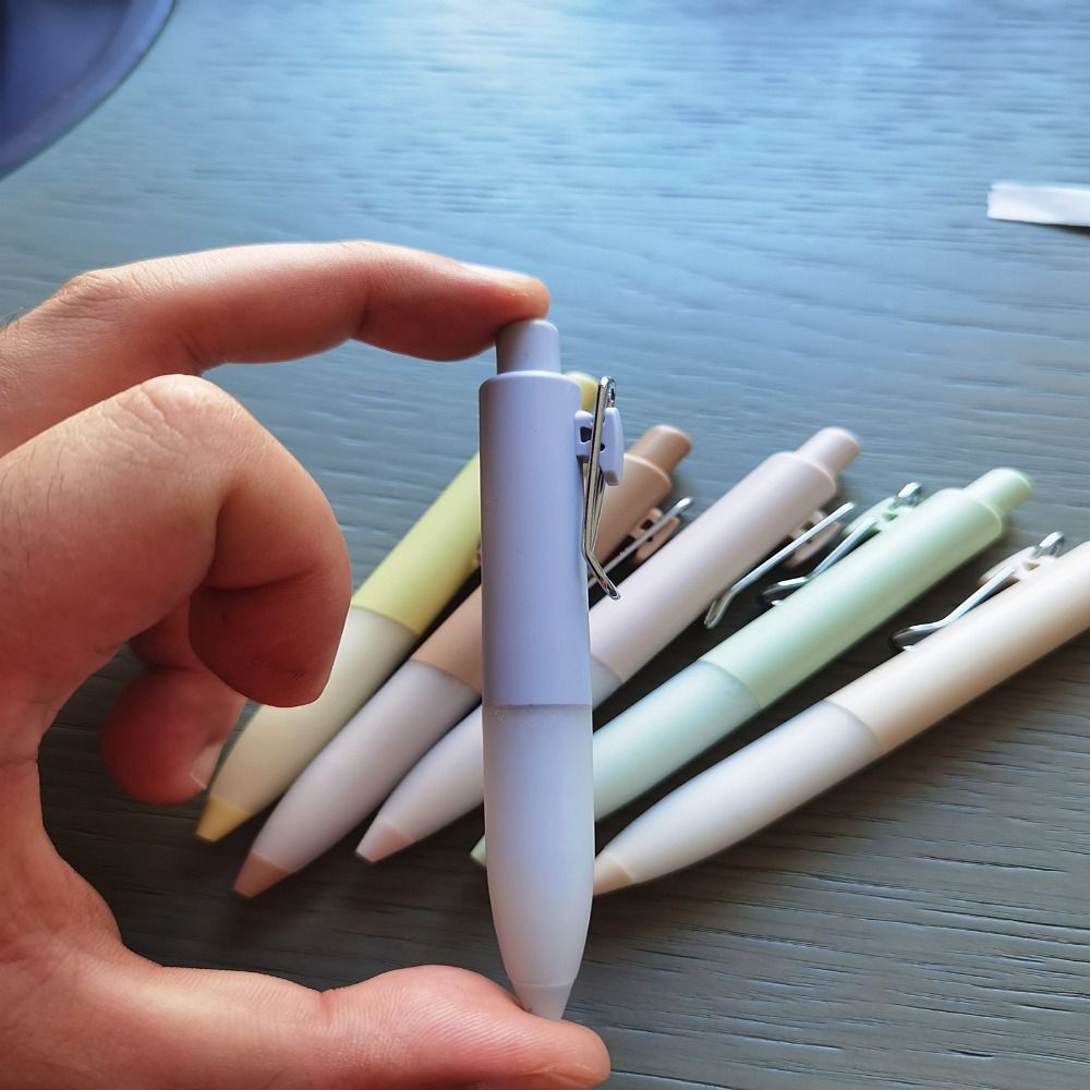 Hoge Schoonheid Korte Plastic Gepersonaliseerde Kleine Vet Wortel Ding Pen 0.5Mm Draagbare Zak Neutrale Pen