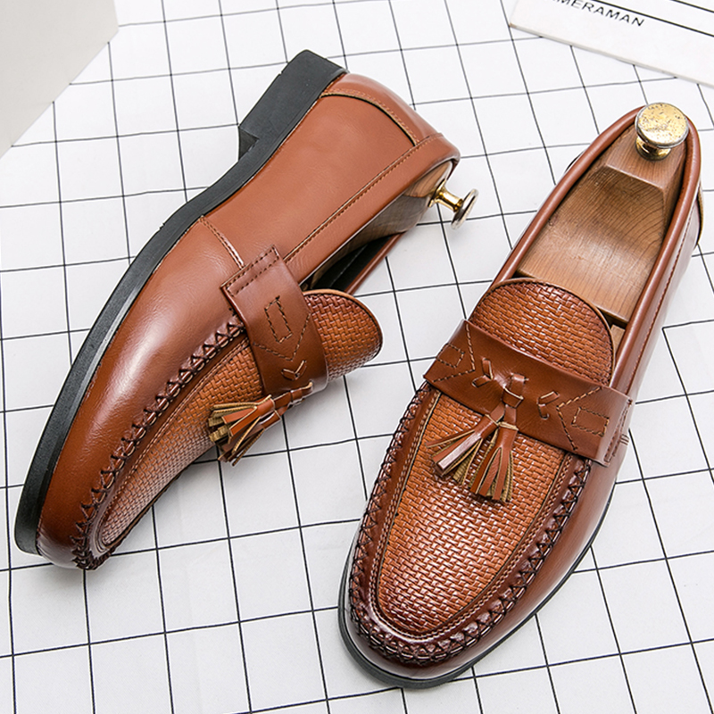 Herenkledingschoenen Hoge kwaliteit brogues Casual zakelijke leren schoenen Sociale partij Leren loafers Mannelijke kwastjes Trouwschoenen