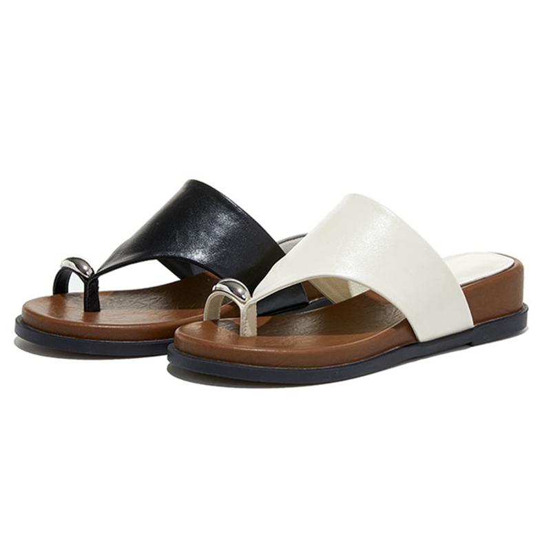 AIYUQI 2026 Sandal Wanita Sepatu Jepit Datar Model Toe Pinching  Wanita Ukuran Besar Musim Panas Pantai Sepatu Roma Wanita