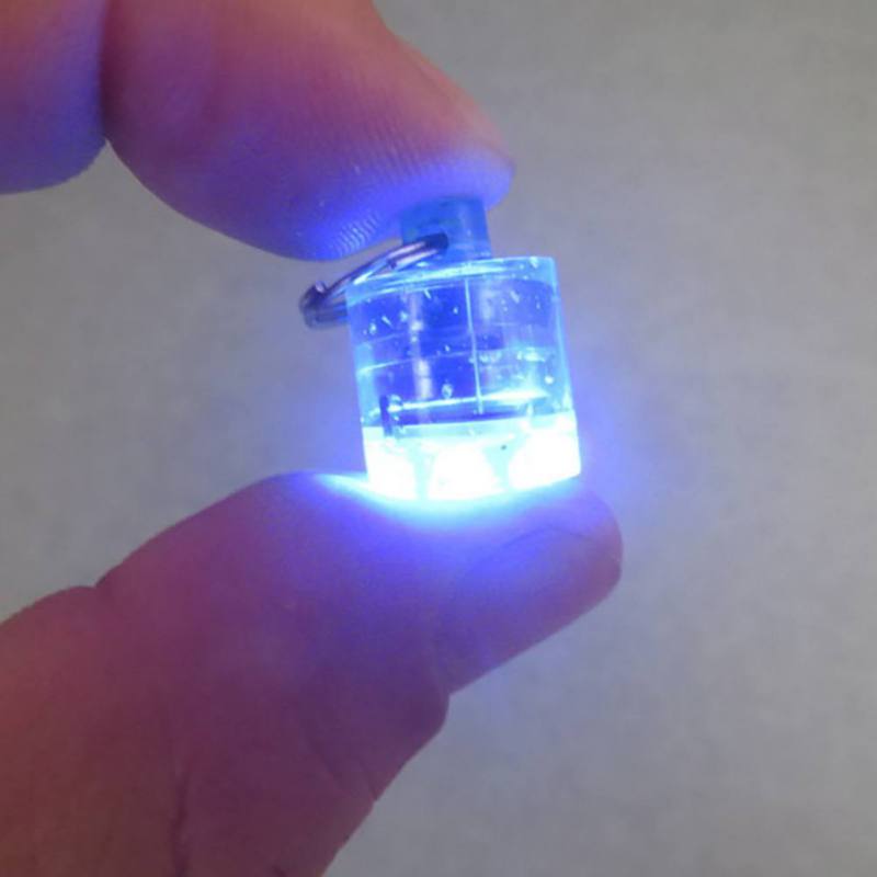 Mini Vissen Attractie Lamp Gloeiend Lokken LED Knipperend Vissen Licht Inktvis Aas Visgereedschap
