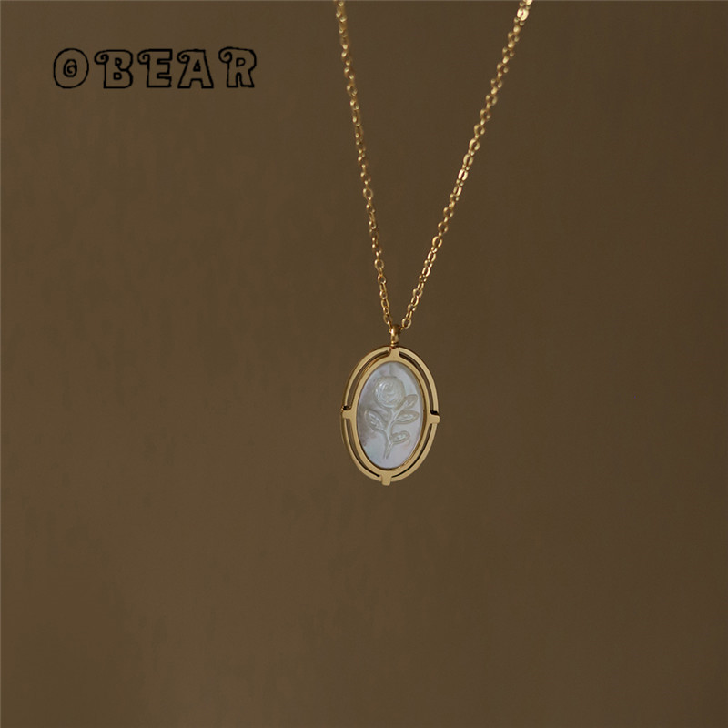 Collier pendentif rétro en acier inoxydable plaqué or 18 carats pour femme, fleurs de coquillage, bijoux de banquet polyvalents, luxe