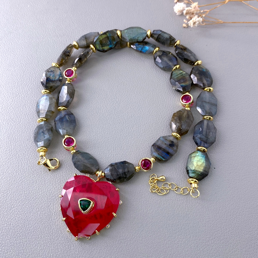Y·YING Collier ras du cou en pierre naturelle de labradorite facettée avec pendentif cœur rouge, bijoux simples à plusieurs couches, cadeaux