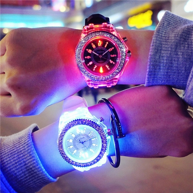 อุทัย L34 ใหม่นาฬิกาผู้หญิงเรืองแสง Rhinestone LED Harajuku แนวโน้มแฟชั่นเกาหลีชายและหญิงนักเรียนคู่นาฬิกาข้อมือควอตซ์