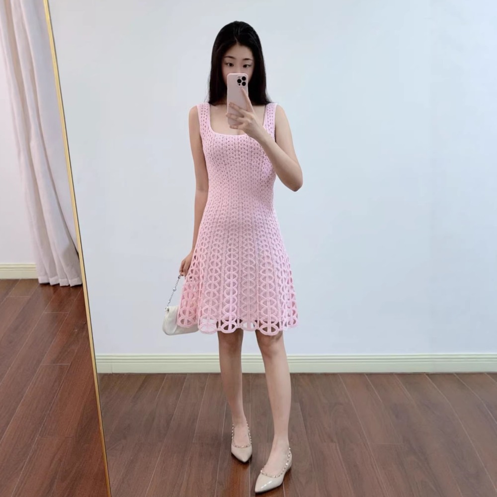 Gaun Mini Rajut Model Cardigan dengan Aksen Berlian dan Detail Berongga Gaya Liburan Prancis Musim Panas