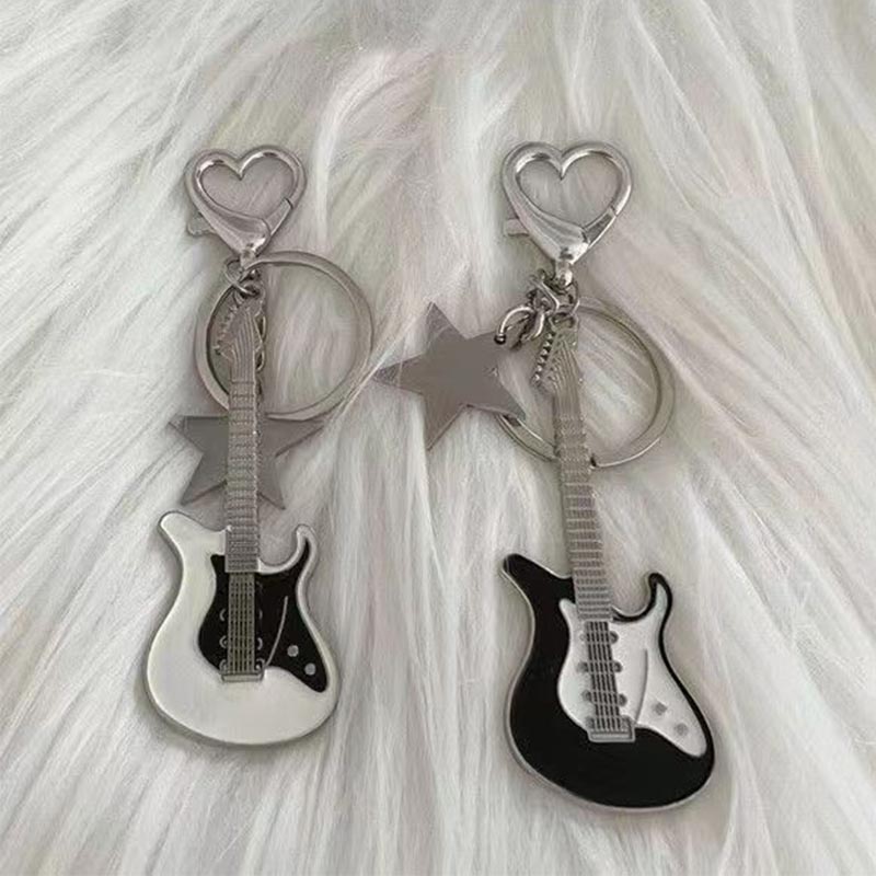 Y2kกีตาร์Love Heart Key Chainสําหรับผู้ชายผู้หญิงStarหวานพวงกุญแจCoolแฟชั่นอินเทรนด์จี้Rock Punk Vintageอุปกรณ์เสริมของขวัญ