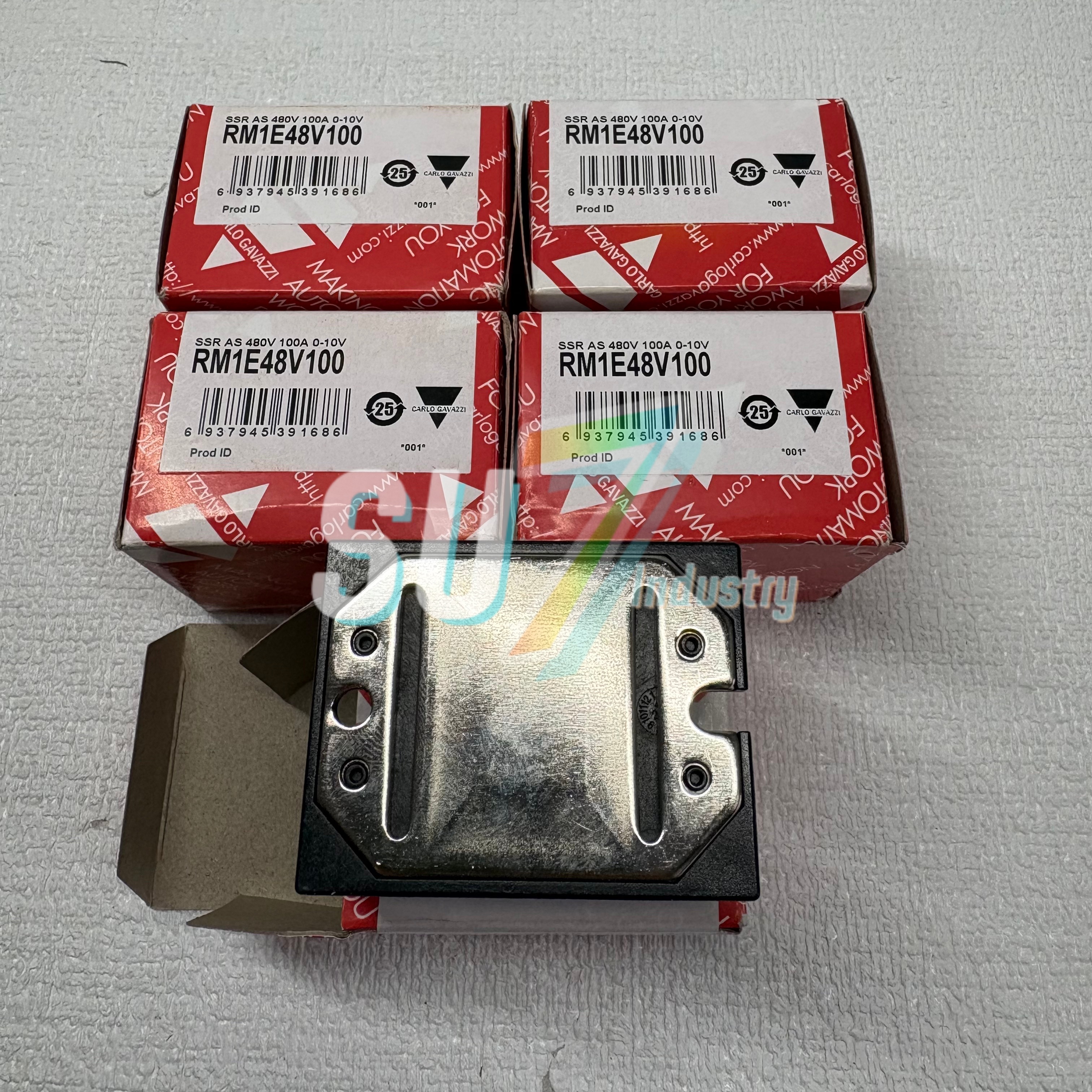 New original  gavazzi RM1E48V100 solid state relay