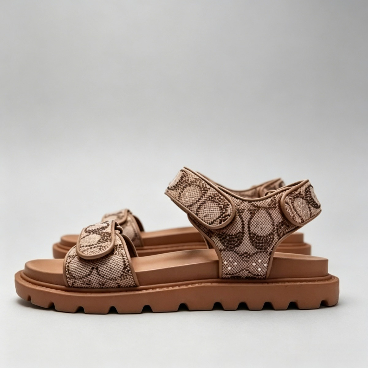 2026 Neue Trendige Übergrößen-Sandalen - Stilvolle Europäische Dicksohlige Strandpantoffeln Designer-Damenslides Größe: 36-43