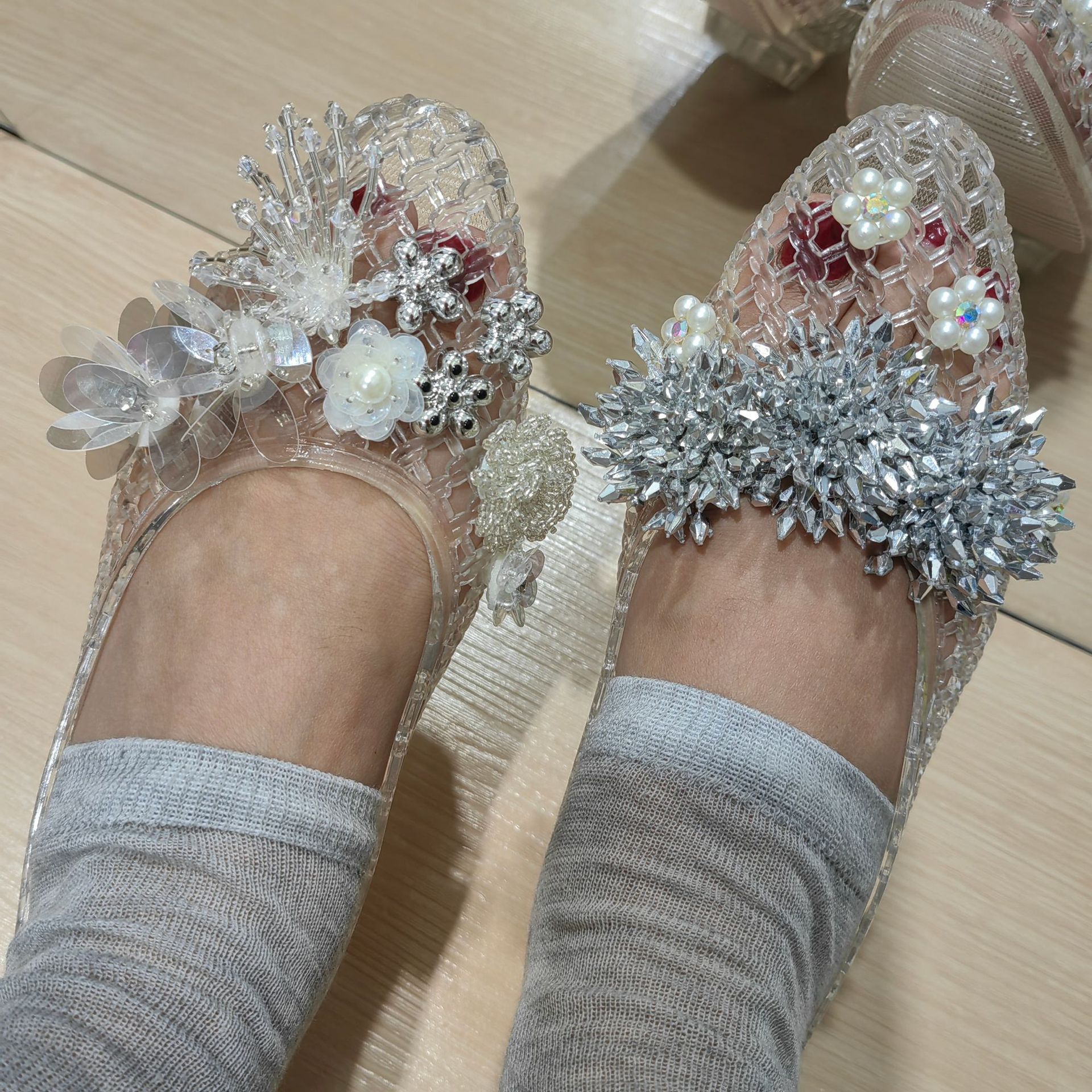 2026 Zomer Hot-Selling Kristallen Schoenen, Spitse Teen, Gesloten Hak, Handgemaakte Bloemenschoenen, Mesh Platte Sandalen, Slippers, Kristallen Schoenen voor Dames