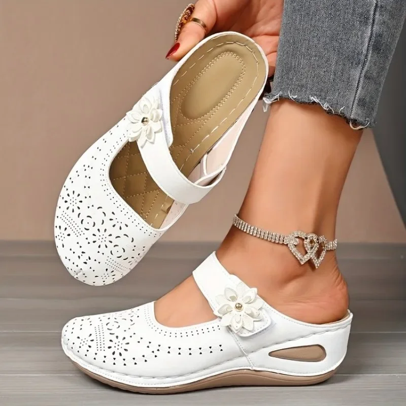 Women Summer Slip on Hollow Out Slippers 2026 New Flower Decor Wedge Round Toe Female Shoes Fashion Casual Thick Soled Sandals