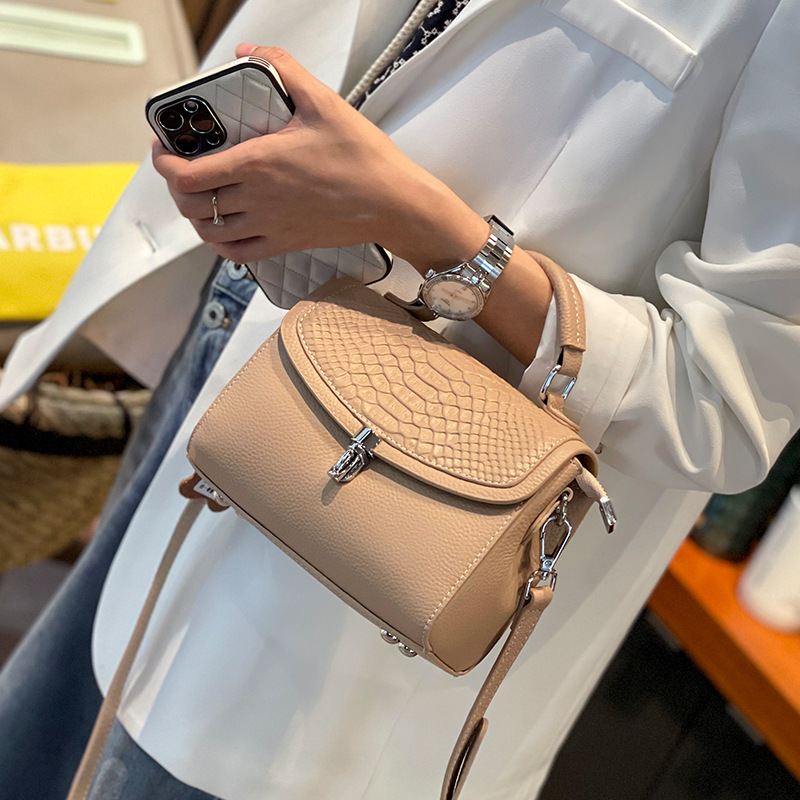 Sac à main en cuir véritable pour femme, sac à main à la mode pour femme, sac à bandoulière carré, cuir de vache, sac à main polyvalent, tempérament initié