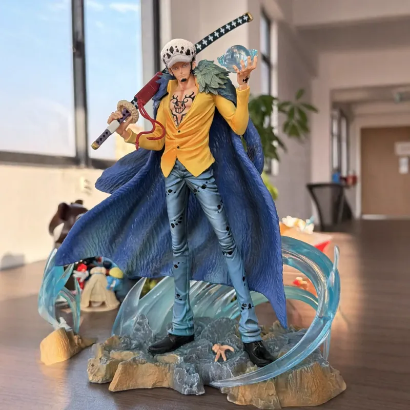 27cm One Piece Trafalgar D. Water Law Anime-Modell Ornament Actionfiguren Trendiges Spielzeug Desktop-Dekoration Sammlerstück Statische Statue
