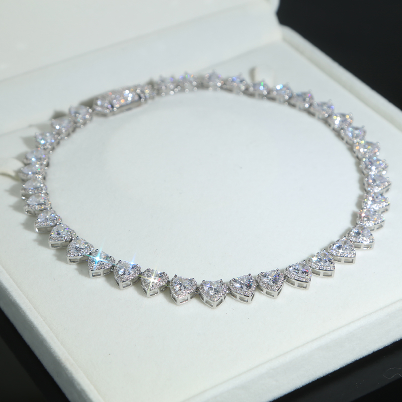 Ожерелье-чокер 2026 Iced Out Bling с кубическим цирконием 5А в форме сердца, с кластерным расположением камней, для женщин, девушек, возлюбленных, теннисная цепочка-чокер с ореолом из циркония