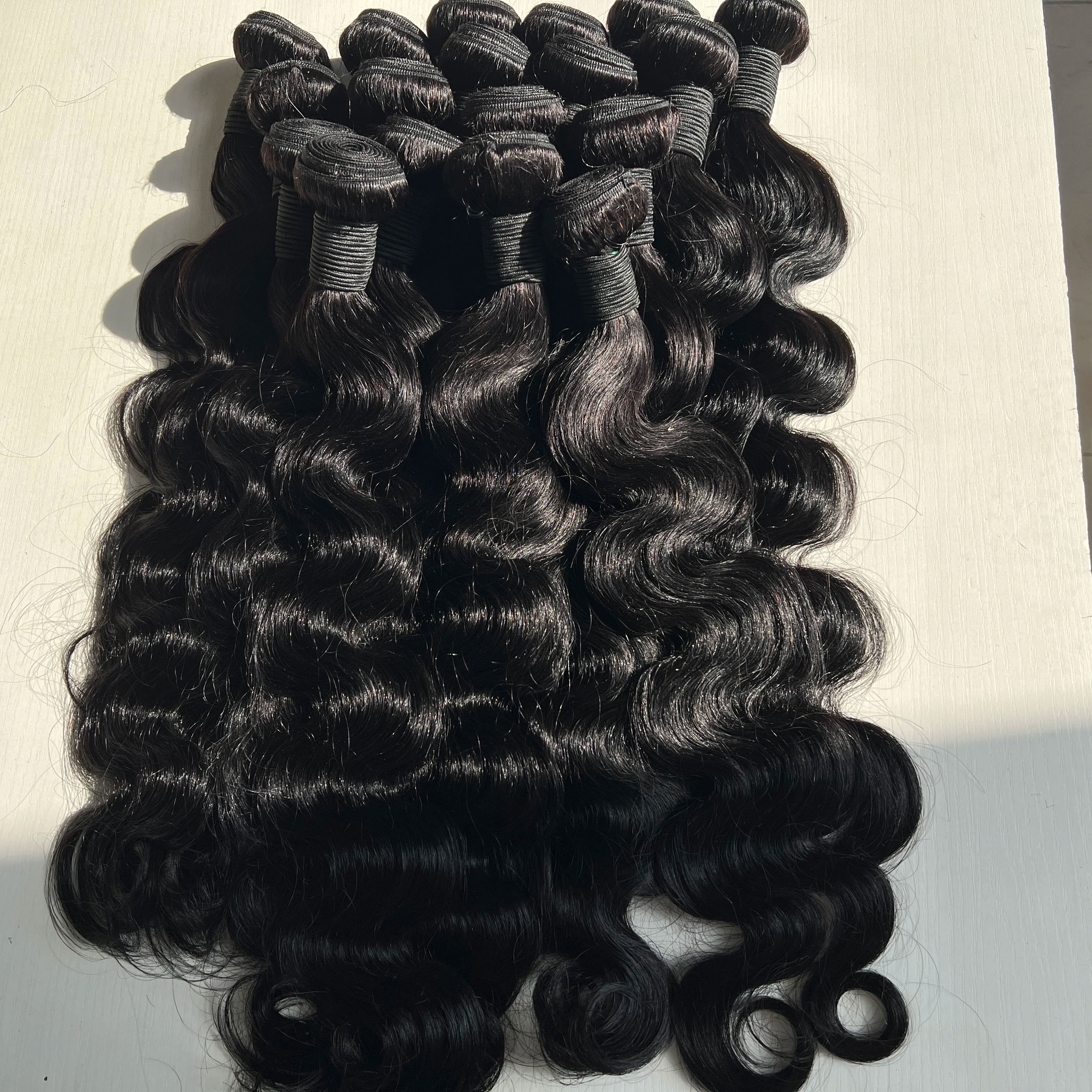 ผมเวียดนามแบบ Body Wave แบบเป็นมัด  ผมมนุษย์แท้ ไม่ผ่านการแปรรูป คุณภาพสูง  แบบถักทอ 1 3 4 มัด  ต่อผมแบบ Double Weft ขายส่ง
