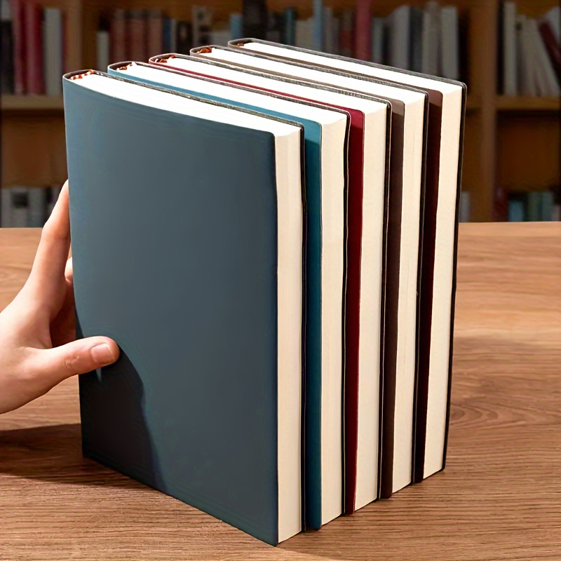 Caderno de couro macio A5 com 120 páginas internas, capa à prova d'água e toque confortável 2030