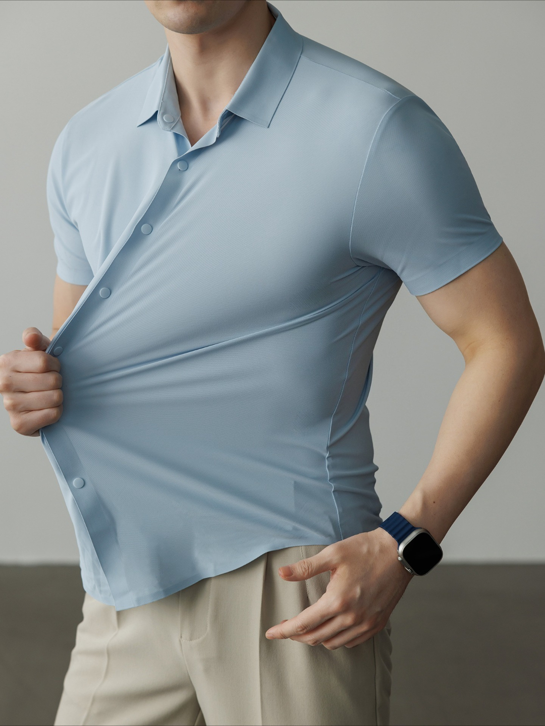 Męska koszulka polo z krótkim rękawem, elastyczna w 4 strony, szybkoschnąca, chłodząca, sportowa, casualowa, zapinana na guziki, biznesowa, o dopasowanym kroju.