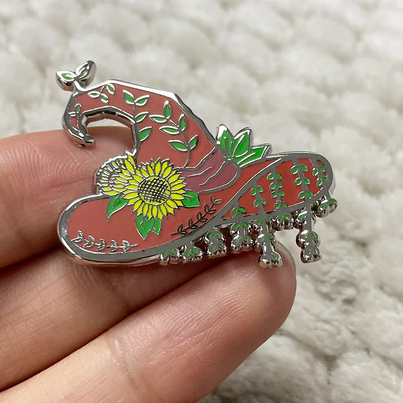Insignia de sombrero de bruja de girasol, Pin de esmalte de bruja rústica, regalo de joyería único gótico de mago, otoño