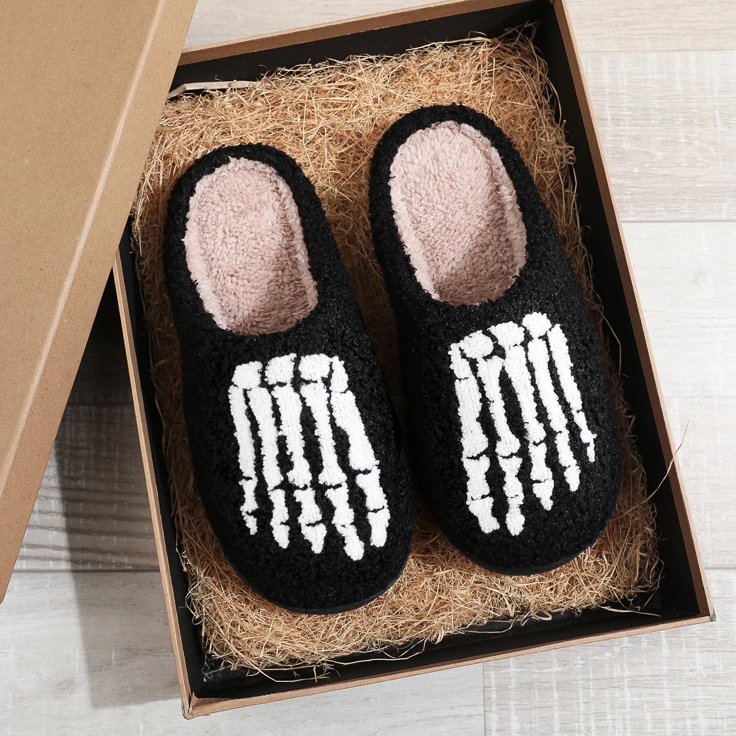 Zapatillas de interior antideslizantes para hombres y mujeres, patrón de punta de Calavera, estilo oscuro, bordado, relleno, plataforma para el hogar, piel acogedora, cálido, regalo de Halloween