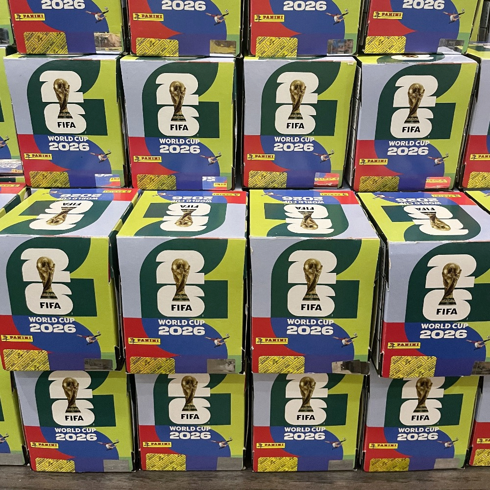 Panini FIFA 2026 Coppa del Mondo: Box Completo di 50 Pacchetti di Adesivi da Collezione, Souvenir per Tifosi di Calcio