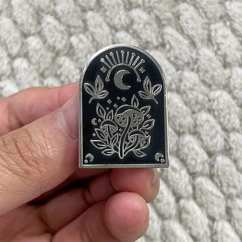 Lua Crescente Mística e Pin Esmalte Cogumelo, Estrelas Mágicas, Arte Celestial Emblema