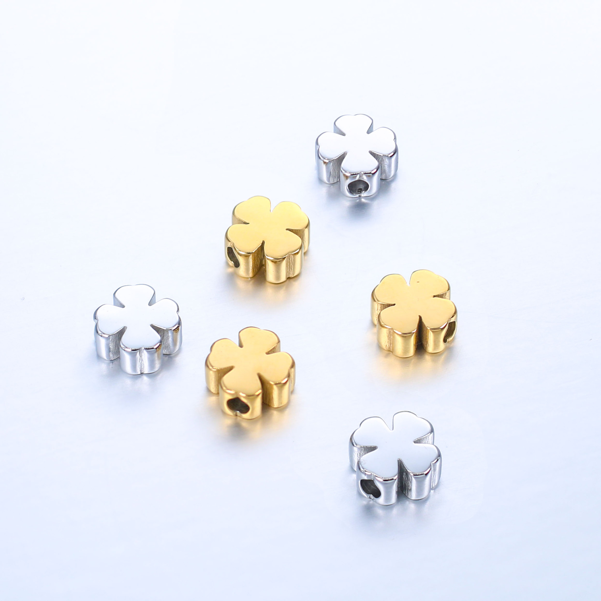 5pcs Stainless Steel Carved Clover Loose Beads Fast Color Hole Beads Necklaces Bracelets Spacer Pendants DIY Jewelry Accessories