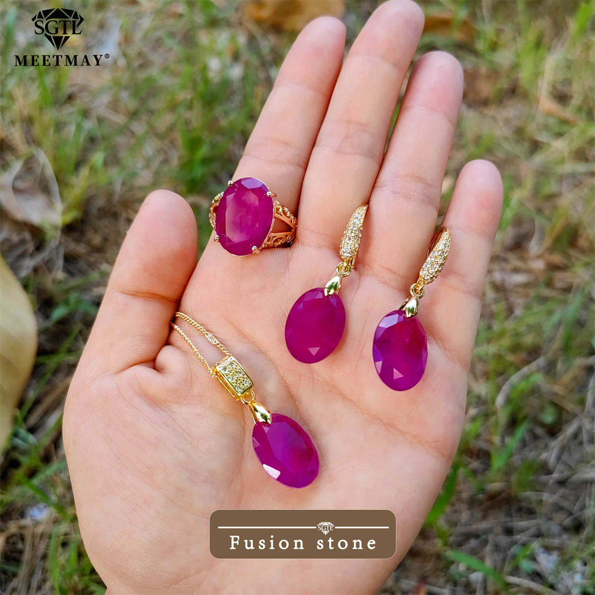 Set di Gioielli Elegante da Donna con Pietra Ovale in Cristallo Viola Fusion, Collana, Orecchini e Anelli in Cristallo Naturale