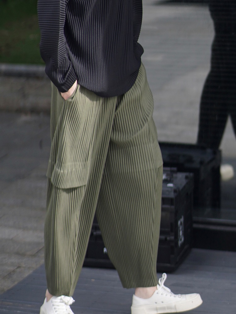 Pantaloni Cargo larghi da uomo pieghettati Miyake pantaloni a nove punti moda Casual Streetwear pantaloni Miyake