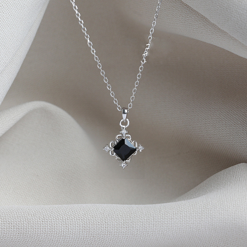 VOQ – collier carré couleur argent et noir pour femme, bijou de mode, tempérament, cadeau d'anniversaire pour étudiante, amitié