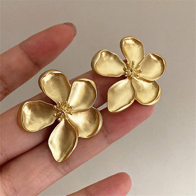 Brincos Retro de Metal Texturizado em Cor Dourada para Mulheres, Joias de Moda para Festas, Presentes 2024