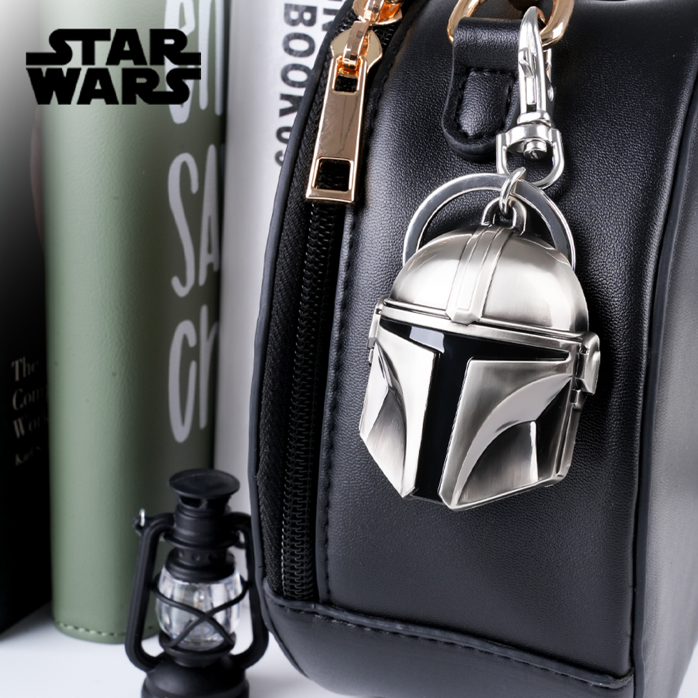 1 Buah Gantungan Kunci Logam Pewter Helm Mandalorian Star Wars Berlisensi Resmi Star Wars untuk Keluarga dan Teman Pesta Keren