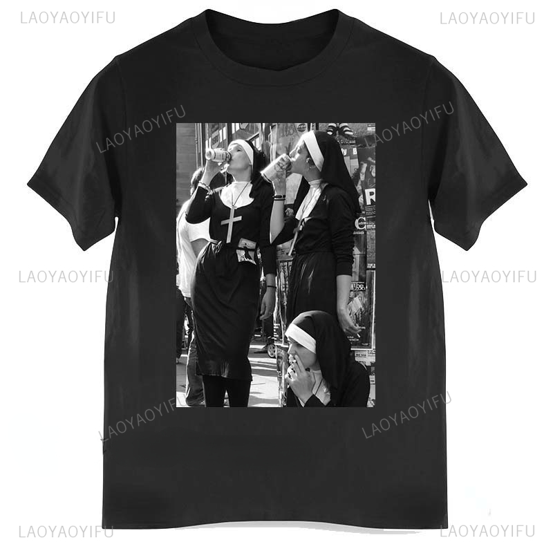 Seksowna zakonnica paląca męska koszulka krzyżowa naszyjnik moda uliczna Retro T Shirt neutralna koszulka Ropa Hombre graficzna koszula bawełniane topy