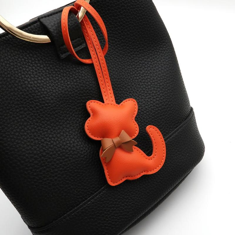 Atractivo llavero de cuero PU con colgante de gato; Accesorio elegante para bolso de mujer; Regalo encantador para niña