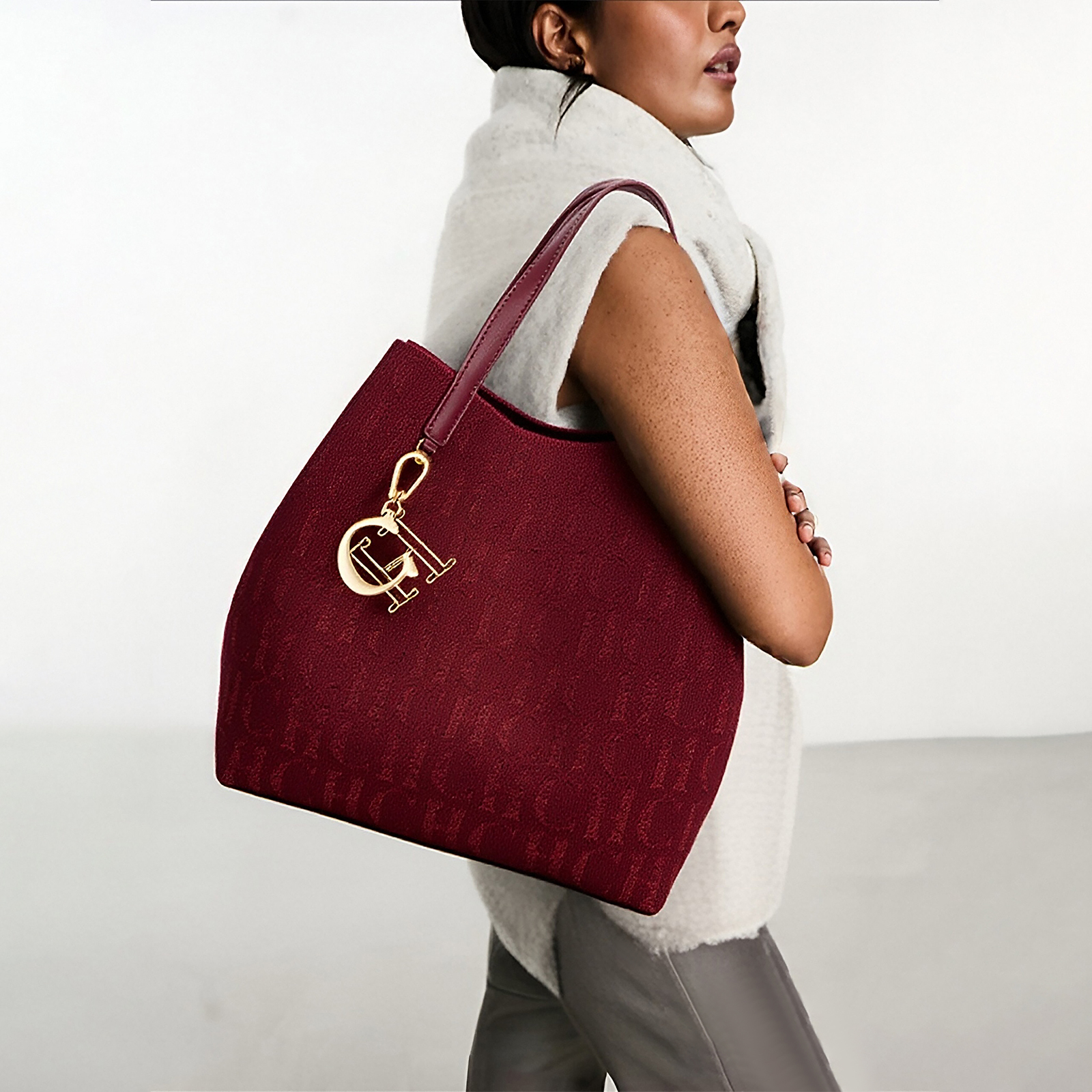 Borsa a secchiello da donna alla moda in tinta unita - Design con stampa di lettere di grande capacità con tasche interne per carte con tracolla staccabile