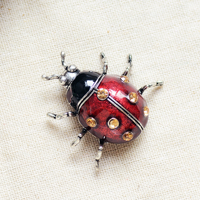 Exquisito broche de mariquita de siete estrellas, pin para cuello, broche de hebilla de cárdigan a la moda, broches de aleación retro